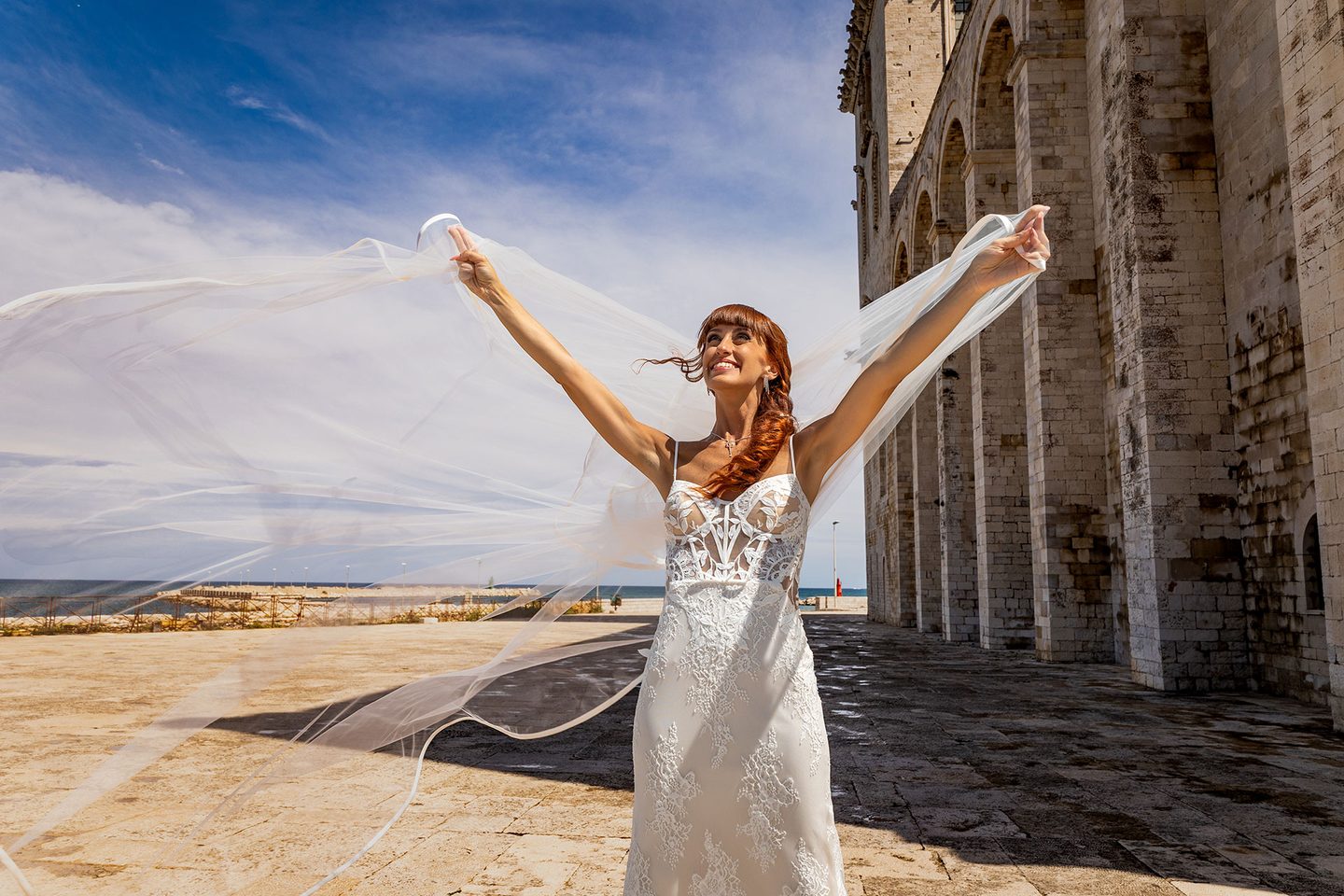 La sposa braccia aperte cattedrale