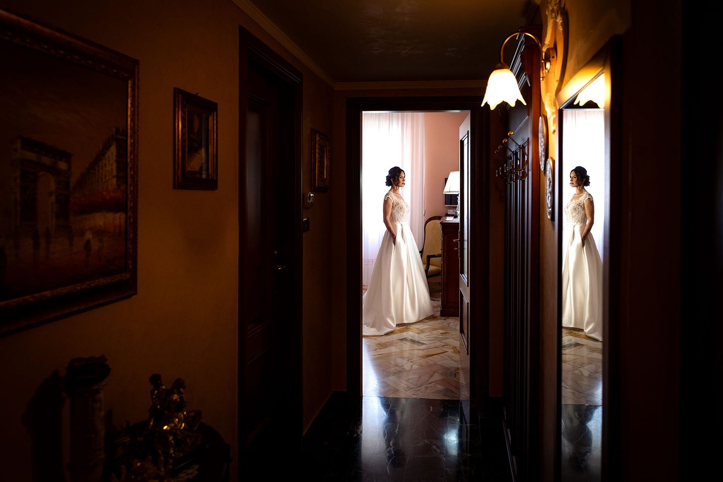 La sposa corridoio casa specchio