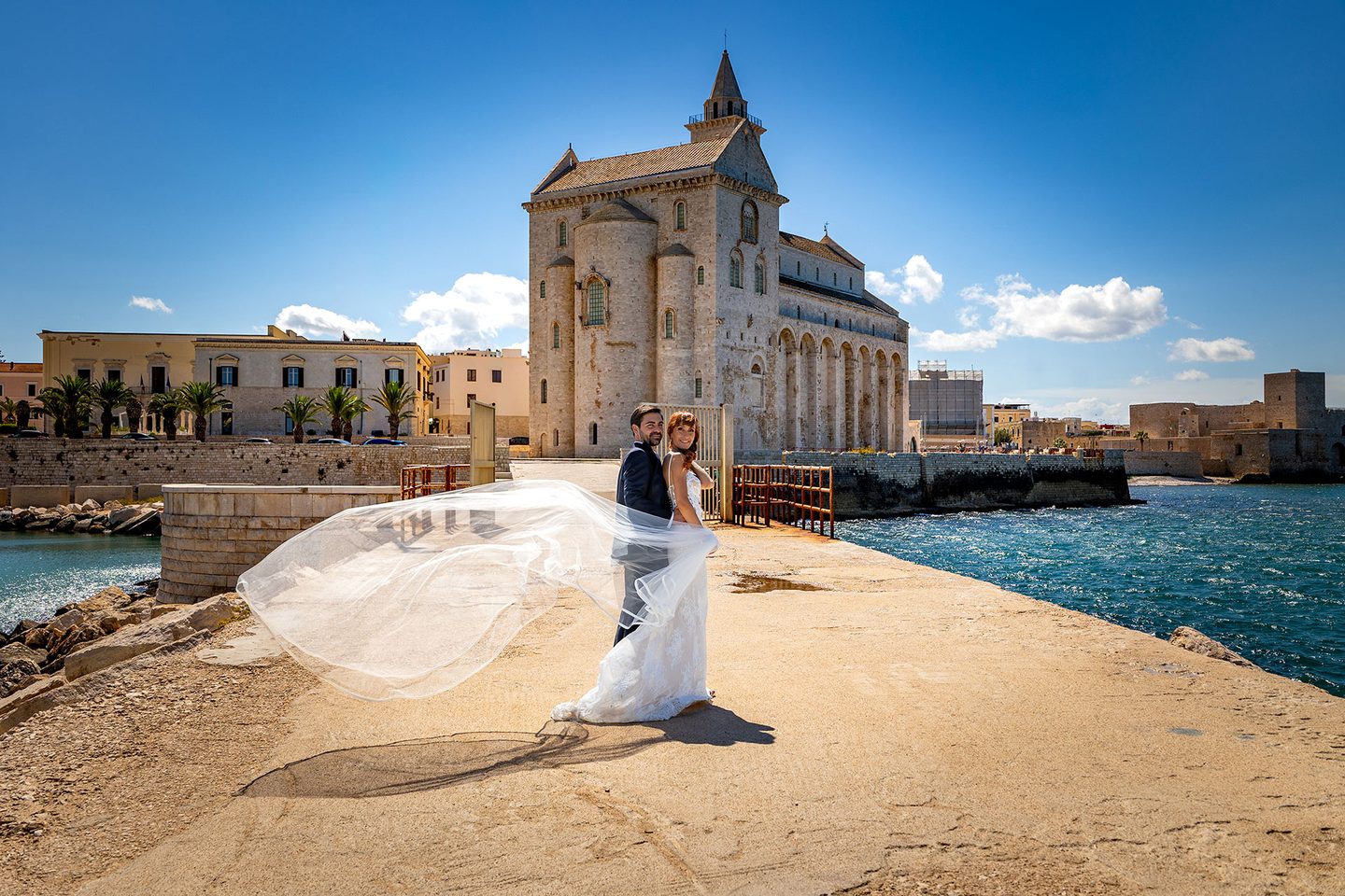 Gli sposi molo cattedrale trani